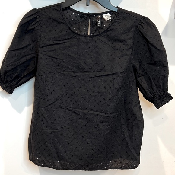 🖤 NWOT Divided Black Eyelet Puff Sleeve Top in Size Small - Picture 1 of 7